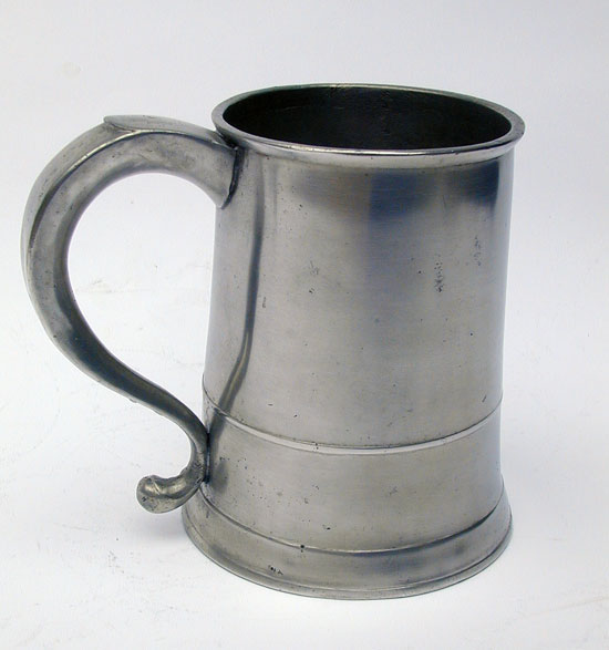 An Unmarked Quart Middletown Pewter Mug