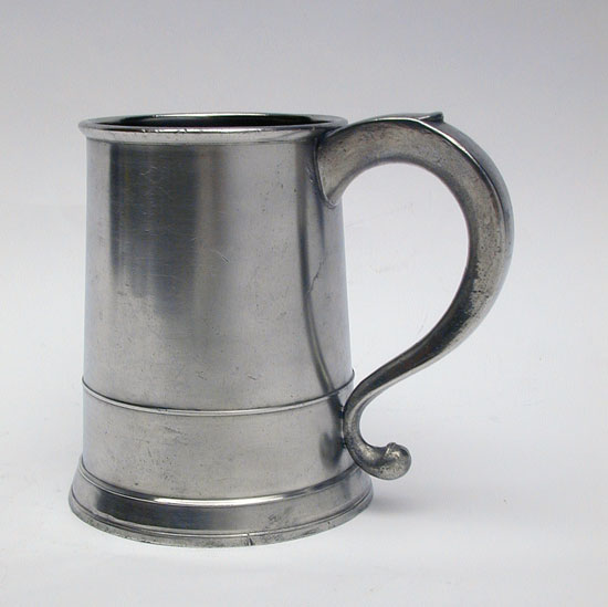 A Handsome Unmarked 18th Century Middletown Quart Pewter Mug
