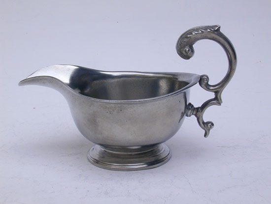 An Unmarked 18th Century Englsih Export Sauceboat