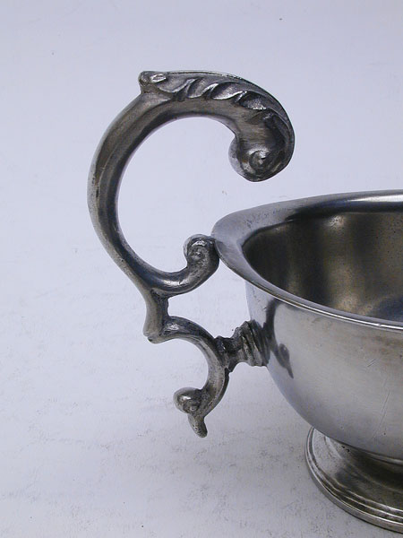 An Unmarked 18th Century Englsih Export Sauceboat