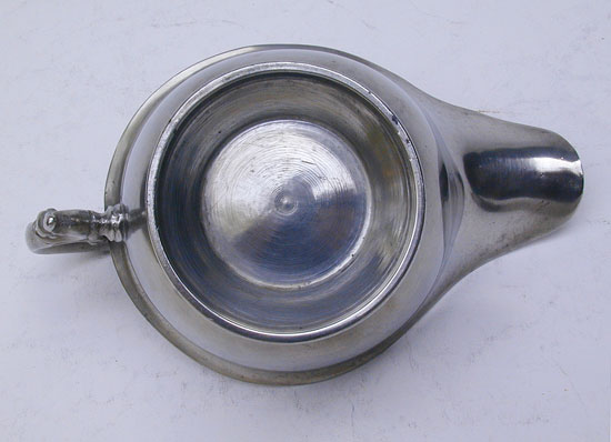 An Unmarked 18th Century Englsih Export Sauceboat