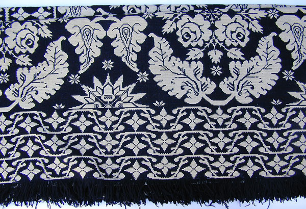 blue and white coverlet